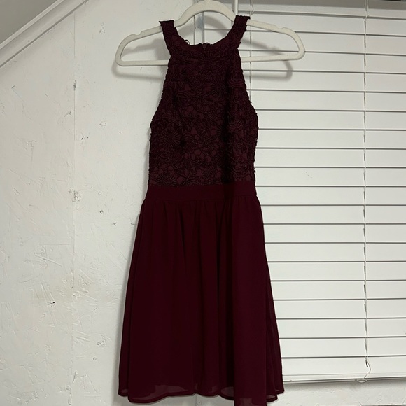 Nordstrom Lulus Skater Halter dress in burgundy. With lace top.‎ Hidden zipper. - Picture 3 of 13
